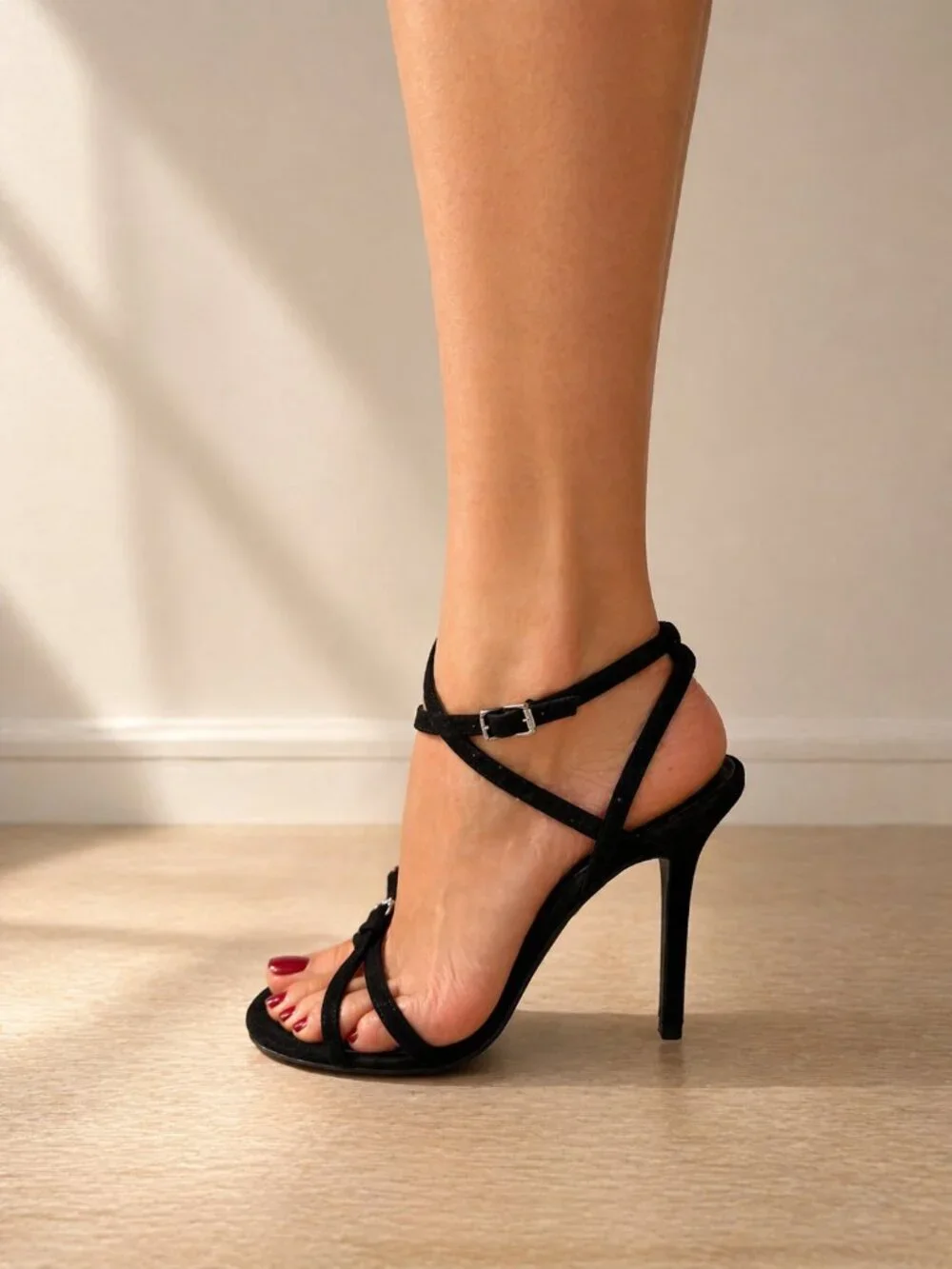 Michael Kors Black Strappy Heels Sandals Size 6 Worn Twice Elegant Minimalist - Picture 1 of 7